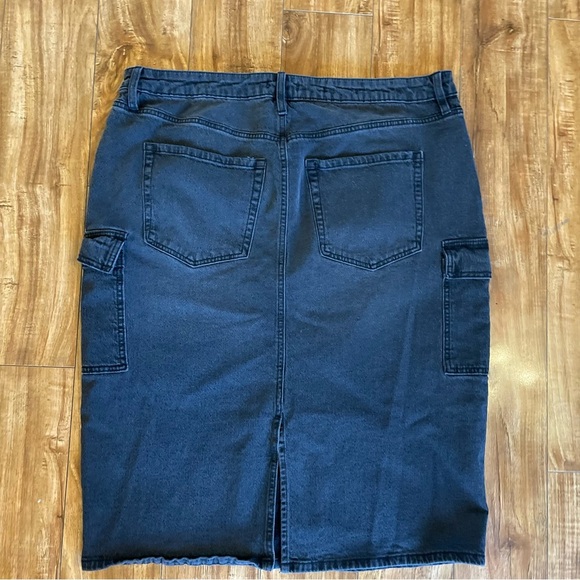 AVA & VIV Women’s Black Distressed Denim Jean Cargo Slim Skirt Size 17 - Picture 9 of 12